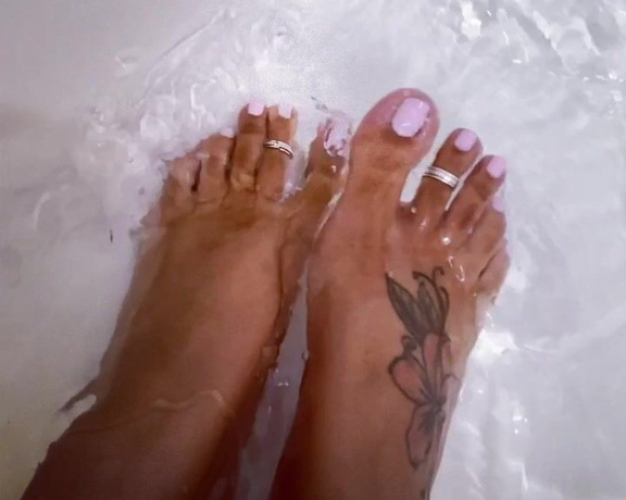 TanFeets aka Tanfeets OnlyFans - WAP #wetasspiggies #feet #feetfetish #footfetish