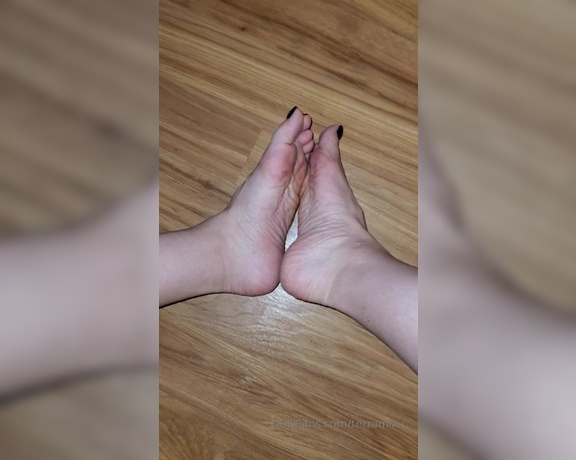 TerraMizu aka Terramizu OnlyFans - Video #Barefoot tease #FootFetish #Soles #WrinkledSoles #ToeFetish #Toes #ToeWiggling #Feet #FeetPOV