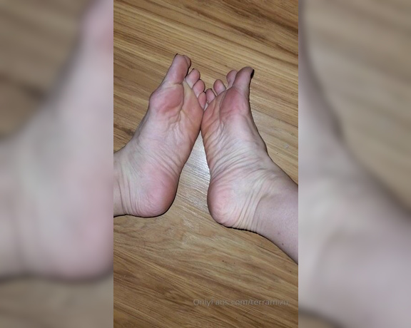 TerraMizu aka Terramizu OnlyFans - Video #Barefoot tease #FootFetish #Soles #WrinkledSoles #ToeFetish #Toes #ToeWiggling #Feet #FeetPOV