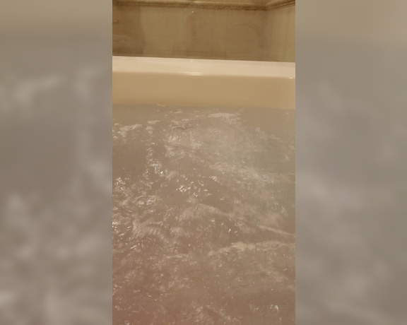 TerraMizu aka Terramizu OnlyFans - Video Enjoyed a hot Jacuzzi bath on my trip, heres a video of my feet doing a peek @onlyfans