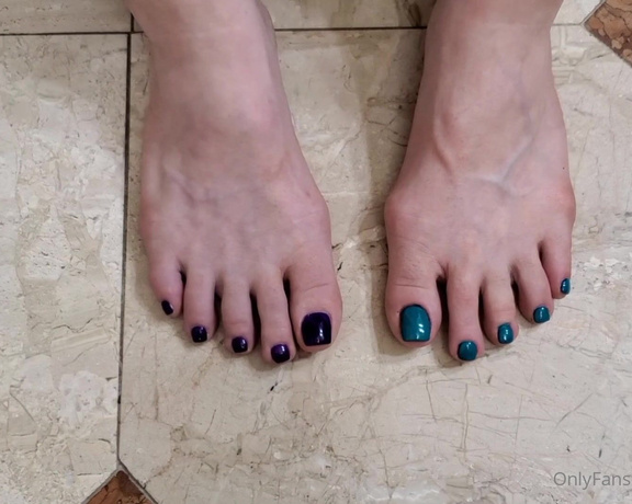 TerraMizu aka Terramizu OnlyFans - I picked a pretty teal polish and filmed me painting my toes Renew subs get the last couple mins