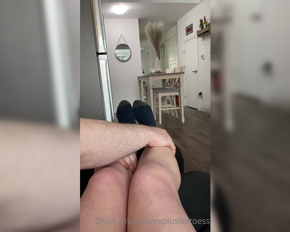 Explosivetoes aka Explosivetoess OnlyFans - He rubs my legs, takes my socks off and massages my feet’s while we watch a movie I love foot rubs