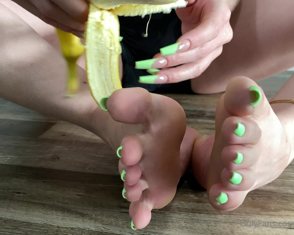 Explosivetoes aka Explosivetoess OnlyFans - Foot fetish banana crushing fun