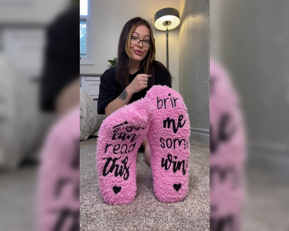 Explosivetoes aka Explosivetoess OnlyFans - Smelly sock worship JOI 6+ mins