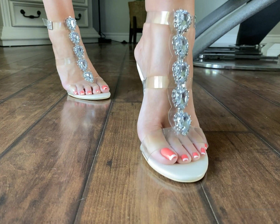 Explosivetoes aka Explosivetoess OnlyFans - Walking all over you in these