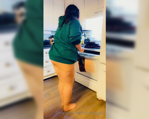 Shawna aka Granitegirl OnlyFans - Cooking dinner