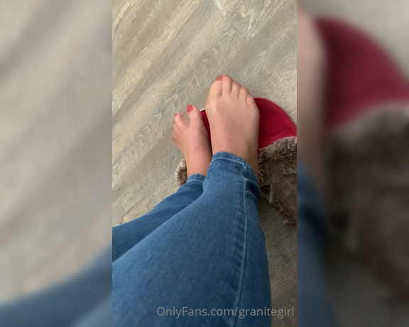 Shawna aka Granitegirl OnlyFans - Jeans and pantyhose feet Show some love and I’ll do lots more