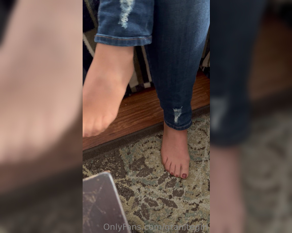 Shawna aka Granitegirl OnlyFans - Quick video before putting on my Uggs