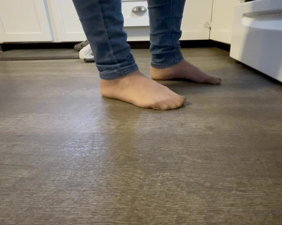 Shawna aka Granitegirl OnlyFans - Cooking showing my pantyhose feet in jeans