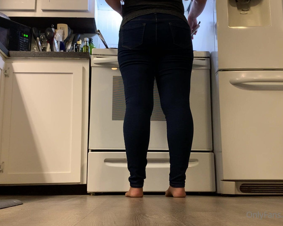 Shawna aka Granitegirl OnlyFans - Making dinner