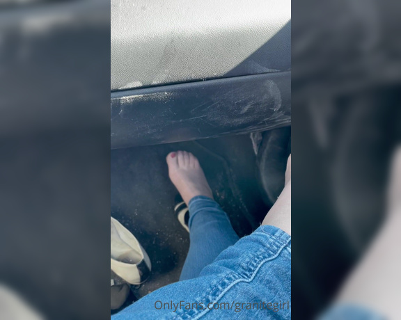 Shawna aka Granitegirl OnlyFans - Almost 4 minutes of pantyhose feet in the car Sorry, I need to paint my nails I’ll be a good girl