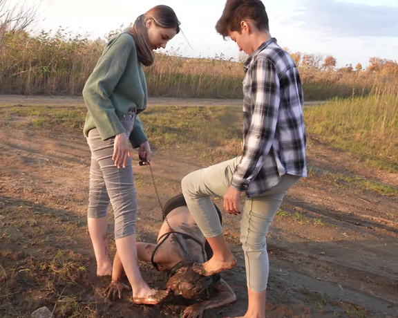 (Сlips4sale) - Licking Girls Feet - ALSU and TEQUILA - Clean our dirty feet, at least try!