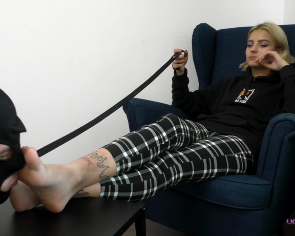 (Сlips4sale) - Licking Girls Feet - KARINA - Uses her slave after university - Long foot worship and ridicule