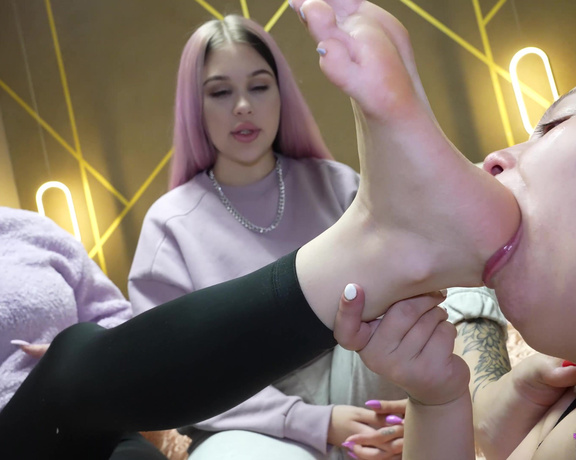 (Сlips4sale) - Licking Girls Feet - NICOLE and SARAH - Show us the size and depth of your mouth