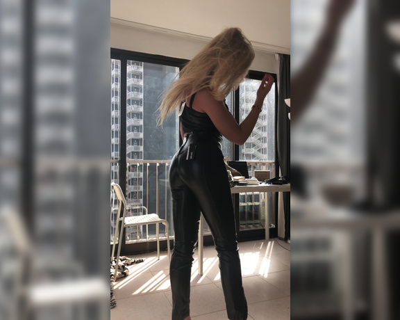 Siswet the Butt Princess aka Siswet19 OnlyFans - Do you like my new clothes Im so so so so so super happy with it all 9